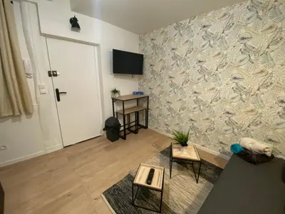 Télévision ou salle de divertissement dans l'établissement Studio entièrement refait a neuf - 170