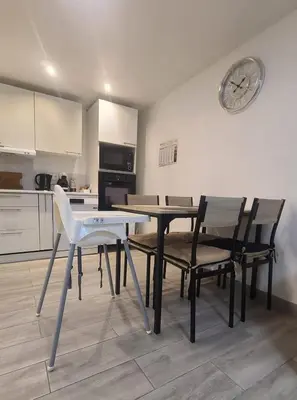 Cuisine ou kitchenette dans l'établissement Appartement T2 confortable - ParisGetAway95
