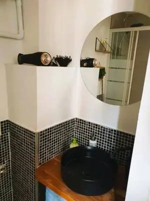 Salle de bains dans l'établissement STUDIO LE PETIT ATELIER - PROCHE GARE - WiFi