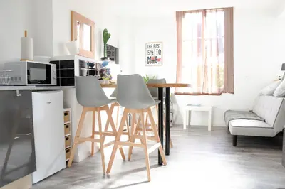 Cuisine ou kitchenette dans l'établissement maison romi aeroport tillé 2 a 4 personnes