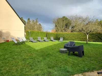Jardin de l'établissement Villa avec piscine chauffée à moins 1h30 de Paris