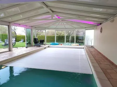Piscine de l'établissement Villa avec piscine chauffée à moins 1h30 de Paris ou située à proximité
