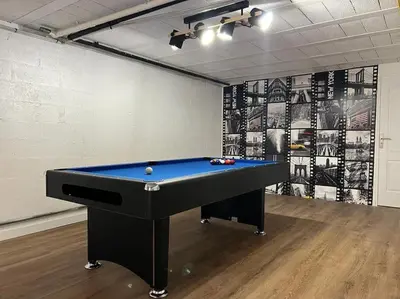 Billard dans l'établissement Villa avec piscine chauffée à moins 1h30 de Paris