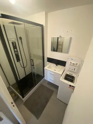 Salle de bains dans l'établissement Appartement duplex centre Dieppe-Le perchoir St Jacques-3 chambres