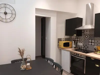 Cuisine ou kitchenette dans l'établissement Maison stACHEUL*gare/centre*wifi