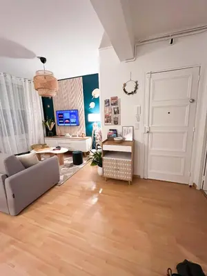 Télévision ou salle de divertissement dans l'établissement Le jardin secret d'Amiens Hypercentre cathédrale, Parking