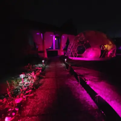 Jardin de l'établissement Balnéo, sauna et de nombreuses surprises