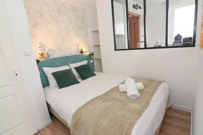 Un ou plusieurs lits dans un hébergement de l'établissement La Belle Vue Appartement 2 personnes Vue port
