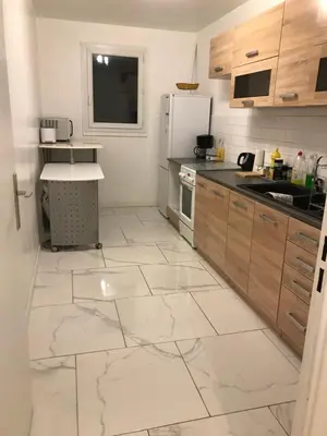 Cuisine ou kitchenette dans l'établissement L’amiral
