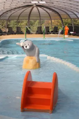Piscine de l'établissement Mobil Home XXL 4 chambres - Camping Le Clos Cacheleux ou située à proximité