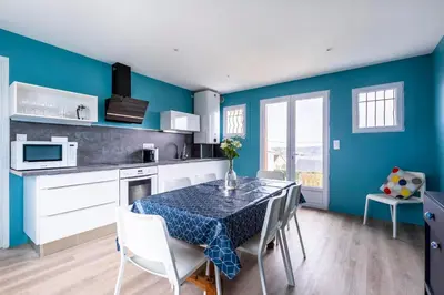 Cuisine ou kitchenette dans l'établissement Le Domaine des pins - Maison 2 Chambres vue mer