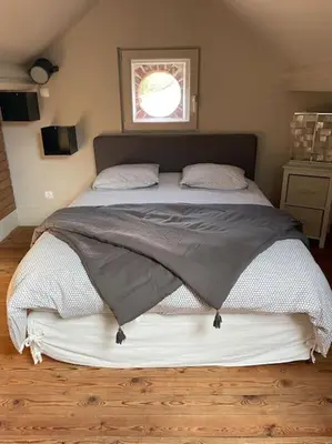 Un ou plusieurs lits dans un hébergement de l'établissement Belle maison dans un village de charme