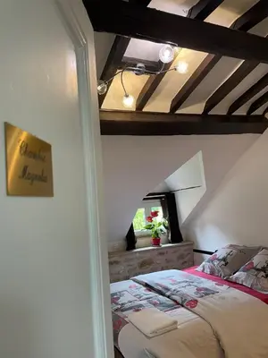Un ou plusieurs lits dans un hébergement de l'établissement Chambre équipée Magnolia - 2 pers avec sdb wc privé