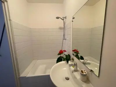 Salle de bains dans l'établissement Chambre équipée Magnolia - 2 pers avec sdb wc privé
