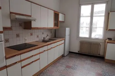Cuisine ou kitchenette dans l'établissement maison de ville pour 6 personnes