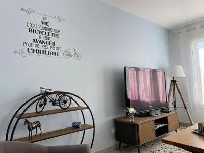 Télévision ou salle de divertissement dans l'établissement Gîte Le Pont du Rameur