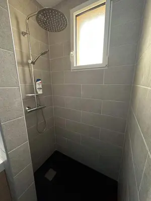 Salle de bains dans l'établissement Escapade Relaxante - Spa - Jacuzzi - Sauna - Privés