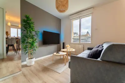 Télévision ou salle de divertissement dans l'établissement Escapade Relaxante - Spa - Jacuzzi - Sauna - Privés