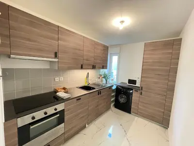 Cuisine ou kitchenette dans l'établissement Bel appartement pour 6 avec parking - Rive gauche - 183