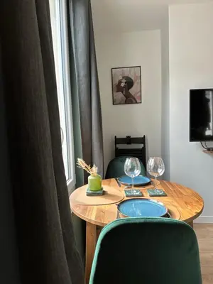 Télévision ou salle de divertissement dans l'établissement La place d'Henri, Rouen centre