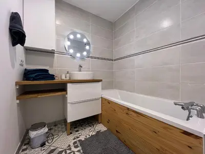 Salle de bains dans l'établissement Maison de ville moderne proche du centre-ville