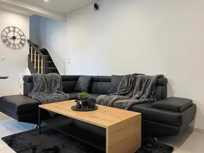 Coin salon dans l'établissement Maison de ville moderne proche du centre-ville