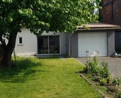 Jardin de l'établissement Agréable studio proche de Rouen