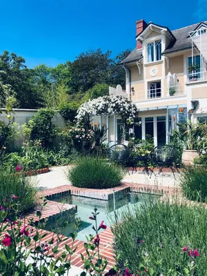 Jardin de l'établissement Orpheus Lodge