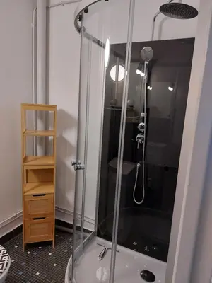 Salle de bains dans l'établissement charmant studio proche du centre de neuville les dieppe