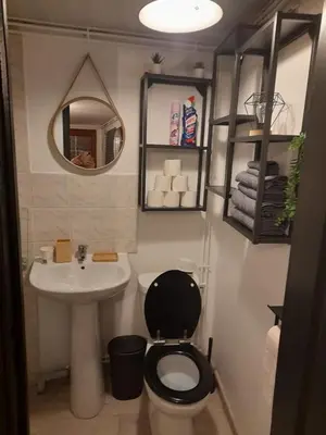 Salle de bains dans l'établissement Petit maison villageoise