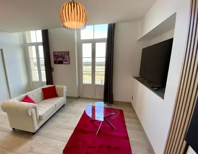 Télévision ou salle de divertissement dans l'établissement La Vague Tendresse - Vue mer - Jacuzzi & Sauna