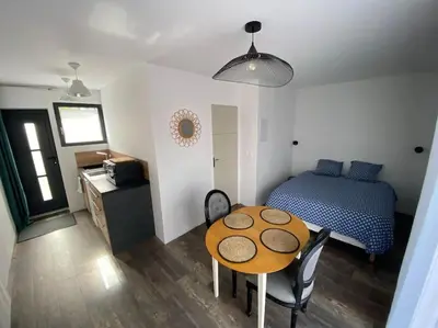 Cuisine ou kitchenette dans l'établissement L'Orée du Golf, studio 2