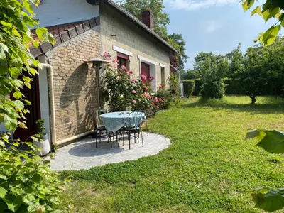 Jardin de l'établissement Studio épicéa avec jardin et stationnement dans charmante propriété proche gare