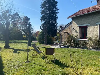 Jardin de l'établissement Studio épicéa avec jardin et stationnement dans charmante propriété proche gare