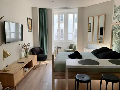 Un ou plusieurs lits dans un hébergement de l'établissement Bow window surplombant le marché de Dieppe