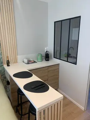 Cuisine ou kitchenette dans l'établissement Bow window surplombant le marché de Dieppe