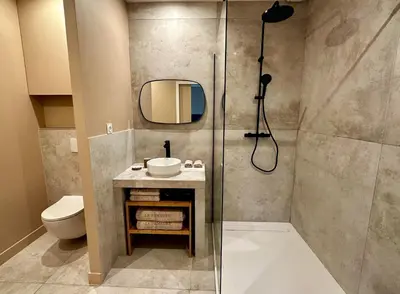 Salle de bains dans l'établissement LA DEMEURE