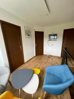 Télévision ou salle de divertissement dans l'établissement les jardins d'Holly