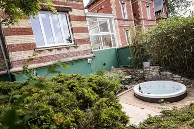Jardin de l'établissement La Villa de l'Etoile 10 personnes