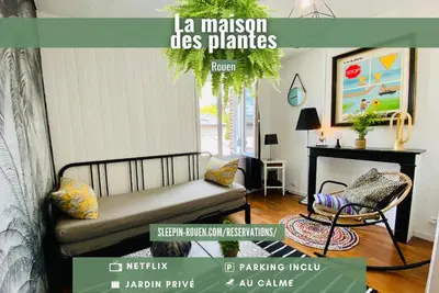 Coin salon dans l'établissement La Maison des Plantes, charmante, atypique et cosy pour 4 personnes avec parking et jardin