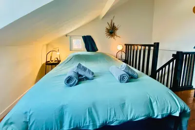 Un ou plusieurs lits dans un hébergement de l'établissement La Maison des Plantes, charmante, atypique et cosy pour 4 personnes avec parking et jardin