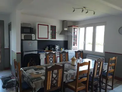 Cuisine ou kitchenette dans l'établissement Maison charmante à Villers-sous-Foucarmont avec jardin clôturé.