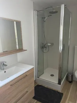 Salle de bains dans l'établissement Les Bambous