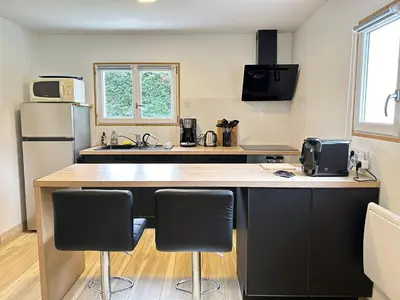 Cuisine ou kitchenette dans l'établissement Les Bambous