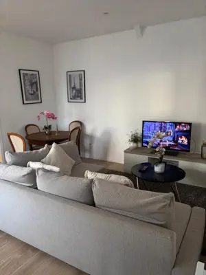 Télévision ou salle de divertissement dans l'établissement Cottage Larris - proche Aéroport - navette Gare