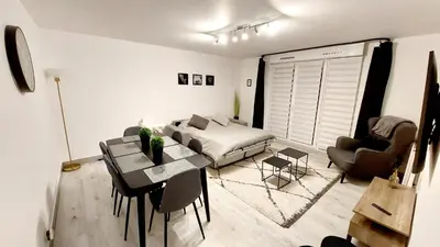 Un ou plusieurs lits dans un hébergement de l'établissement Cosy Home 2 - Spacieux 3 pièces avec parking - 30 min de Paris