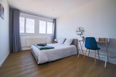 Un ou plusieurs lits dans un hébergement de l'établissement Oasis urbaine - proche centre-ville - garage