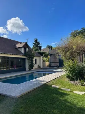 Piscine de l'établissement Les Cottages de Carine ou située à proximité