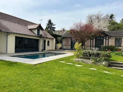 Piscine de l'établissement Les Cottages de Carine ou située à proximité