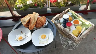 Nourriture dans le séjour chez l'habitant ou à proximité